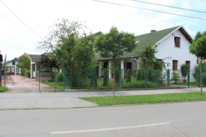 Boulevard Garden House - Free and save parking in the yard